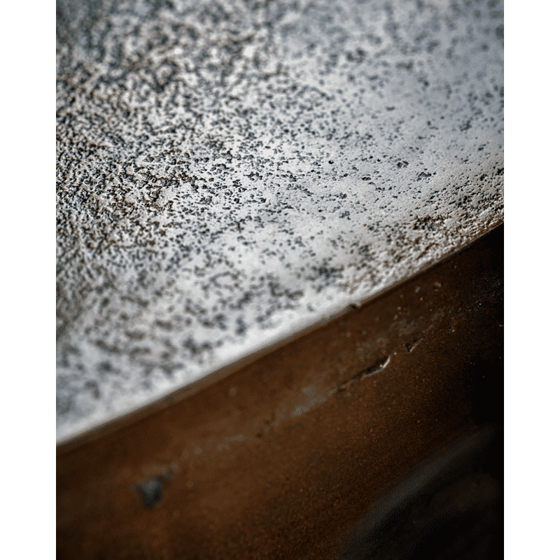 House Doctor Rota Salontafel, Antieke koperen afwerking