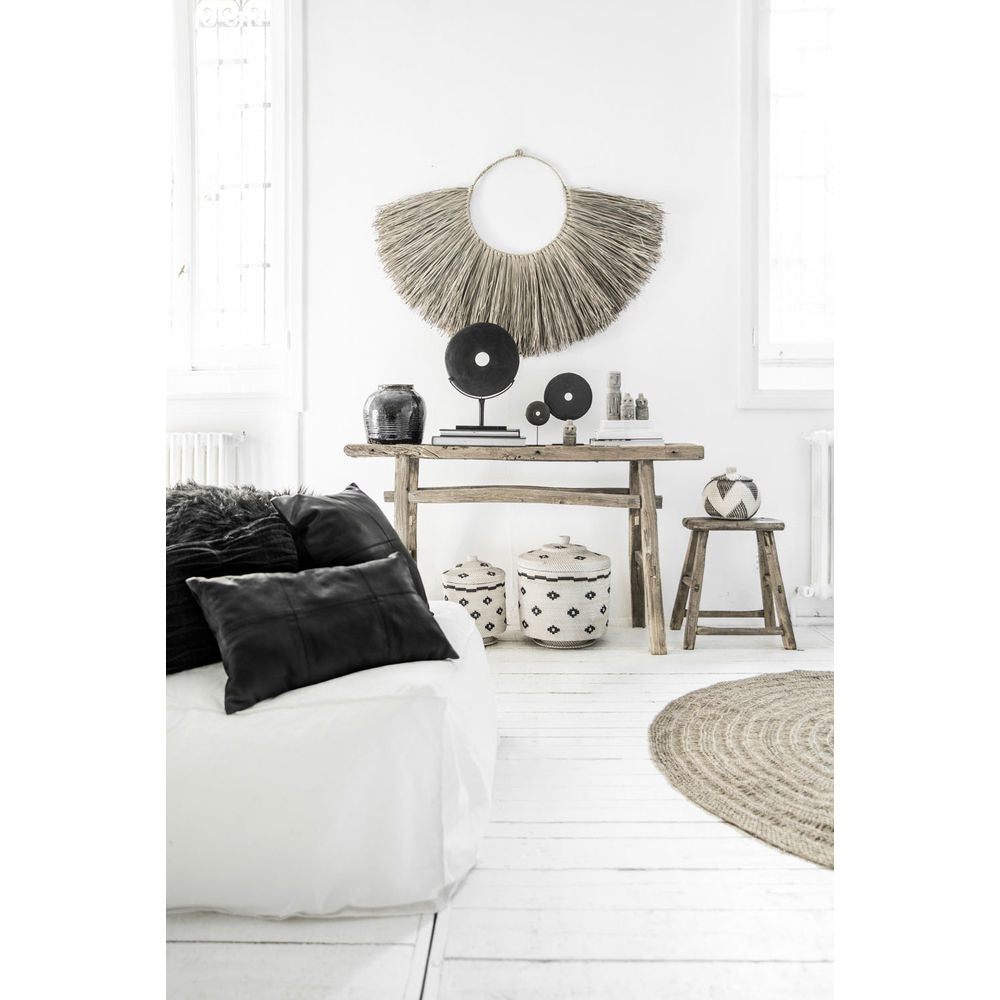 Bazar Bizar De Zwarte Riviersteen op Voet - M