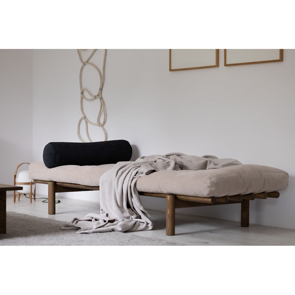 Karup Design SUIVANT DAYBED CAROBE MARRON LAQUÉ W. MATELAS MIXTE 4 COUCHES IVOIRE